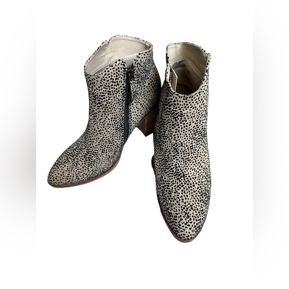 Mia Tracee Leopard Print Heeled Booties size 8.5 Side Zip Entry Office Work
